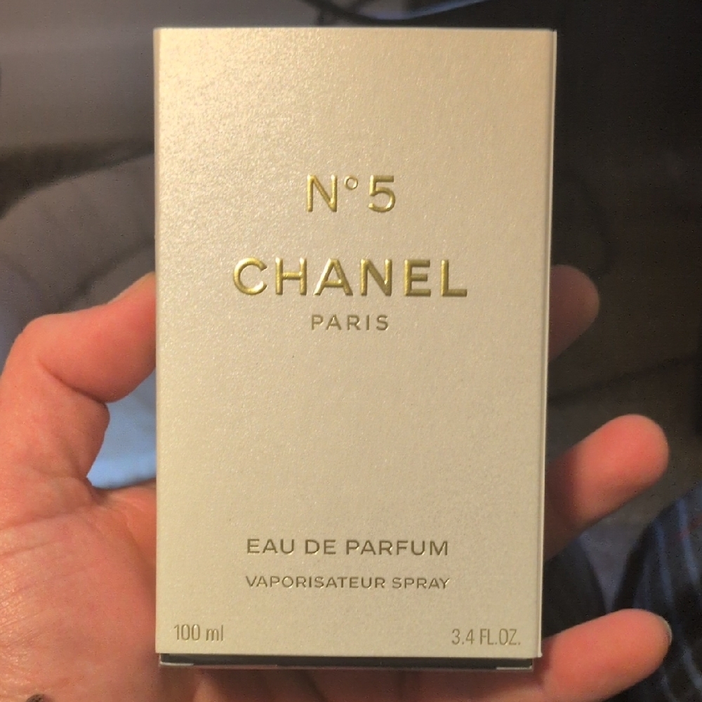 CHANEL N°5 Eau de Parfum - Gold and White - Picture 5 of 5